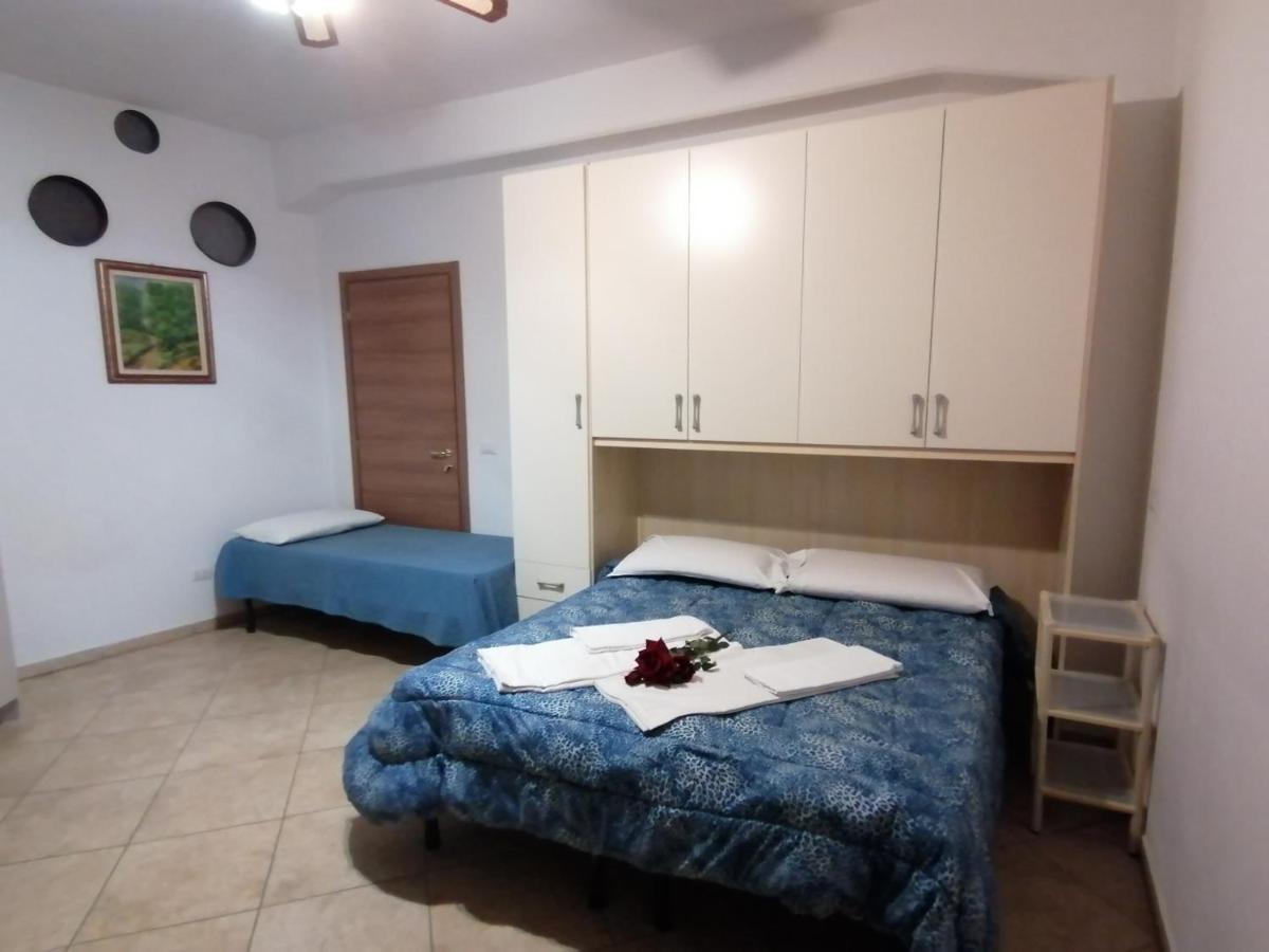 Villa Glori Affitto Camere Monolocali Карпі Екстер'єр фото