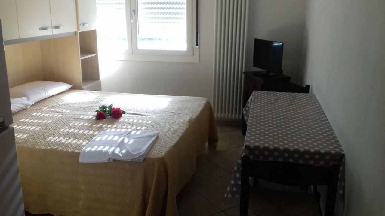 Villa Glori Affitto Camere Monolocali Карпі Екстер'єр фото